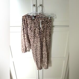 NWOT-2 Piece Cat & Jack Leopard Print Velour Top & Joggers-Size Medium